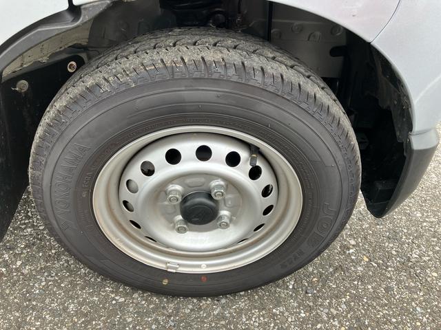 ハイゼットカーゴＤＸ２ＷＤ　ＣＶＴ　スピーカー一体型ＡＭＦＭラジオ　キーレスリモコンキー　オートライト　コーナーセンサー　衝突回避支援ブレーキ　誤発進抑制装置　アイドリングストップ（千葉県）の中古車