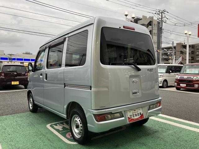 ハイゼットカーゴデラックスＳＡIII　ハロゲンヘッドライト　キーレス中古車保証・距離無制限、１年付き　純正ＡＭ／ＦＭラジオ　リアコーナーセンサー　スマートアシスト３　ラバーマット　ロングバイザー　後席ベンチシート（東京都）の中古車