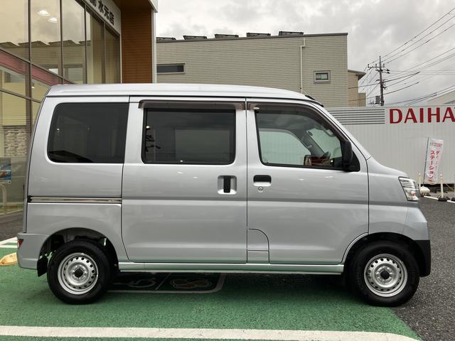 ハイゼットカーゴデラックスＳＡIII　ハロゲンヘッドライト　キーレス中古車保証・距離無制限、１年付き　純正ＡＭ／ＦＭラジオ　リアコーナーセンサー　スマートアシスト３　ラバーマット　ロングバイザー　後席ベンチシート（東京都）の中古車