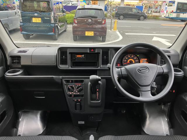 ハイゼットカーゴデラックスＳＡIII　ハロゲンヘッドライト　キーレス中古車保証・距離無制限、１年付き　純正ＡＭ／ＦＭラジオ　リアコーナーセンサー　スマートアシスト３　ラバーマット　ロングバイザー　後席ベンチシート（東京都）の中古車