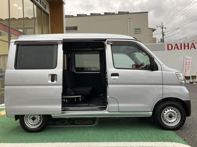 ハイゼットカーゴデラックスＳＡIII　ハロゲンヘッドライト　キーレス中古車保証・距離無制限、１年付き　純正ＡＭ／ＦＭラジオ　リアコーナーセンサー　スマートアシスト３　ラバーマット　ロングバイザー　後席ベンチシート（東京都）の中古車
