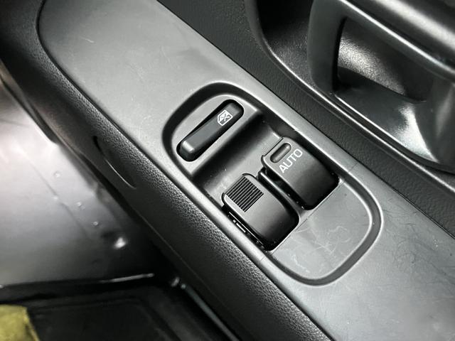 ハイゼットカーゴデラックスＳＡIII　ハロゲンヘッドライト　キーレス中古車保証・距離無制限、１年付き　純正ＡＭ／ＦＭラジオ　リアコーナーセンサー　スマートアシスト３　ラバーマット　ロングバイザー　後席ベンチシート（東京都）の中古車