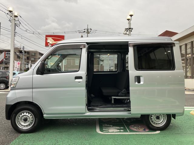 ハイゼットカーゴデラックスＳＡIII　ハロゲンヘッドライト　キーレス中古車保証・距離無制限、１年付き　純正ＡＭ／ＦＭラジオ　リアコーナーセンサー　スマートアシスト３　ラバーマット　ロングバイザー　後席ベンチシート（東京都）の中古車