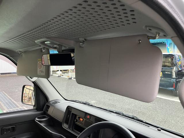 ハイゼットカーゴデラックスＳＡIII　ハロゲンヘッドライト　キーレス中古車保証・距離無制限、１年付き　純正ＡＭ／ＦＭラジオ　リアコーナーセンサー　スマートアシスト３　ラバーマット　ロングバイザー　後席ベンチシート（東京都）の中古車