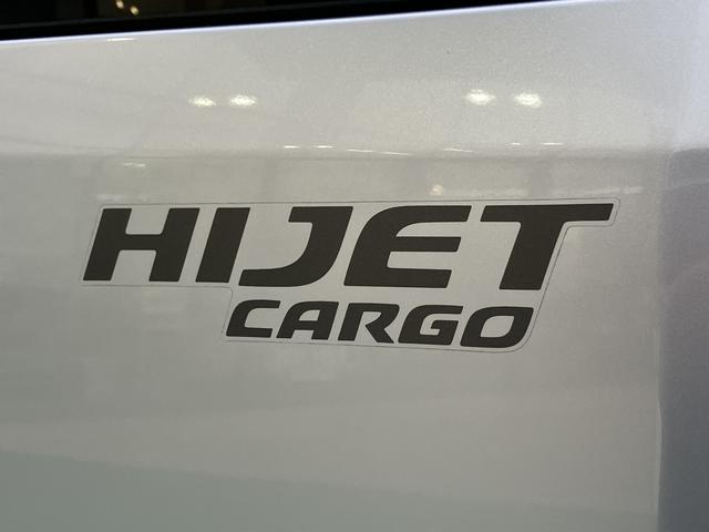 ハイゼットカーゴデラックスＳＡIII　ハロゲンヘッドライト　キーレス中古車保証・距離無制限、１年付き　純正ＡＭ／ＦＭラジオ　リアコーナーセンサー　スマートアシスト３　ラバーマット　ロングバイザー　後席ベンチシート（東京都）の中古車