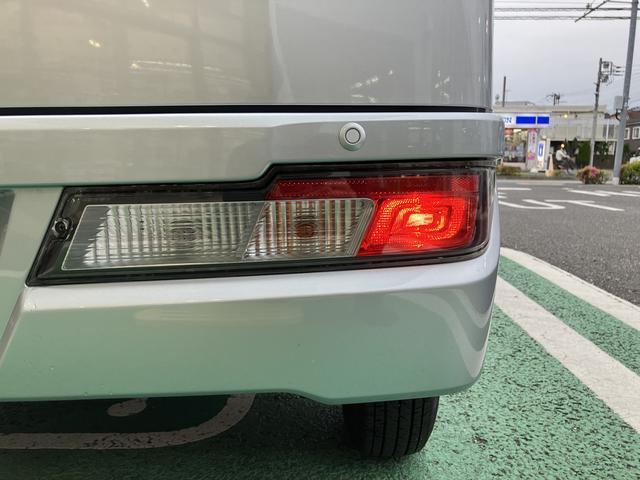 ハイゼットカーゴデラックスＳＡIII　ハロゲンヘッドライト　キーレス中古車保証・距離無制限、１年付き　純正ＡＭ／ＦＭラジオ　リアコーナーセンサー　スマートアシスト３　ラバーマット　ロングバイザー　後席ベンチシート（東京都）の中古車