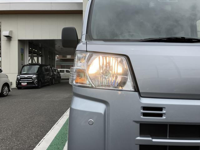 ハイゼットカーゴデラックス　コーナーセンサー　オーディオレス中古車保証・距離無制限、１年付き　オートライト　コーナーセンサー　ハロゲンヘッドライト　ラバーマット　キーレス　リアベンチシート　スモークガラス　オーディオレス　スライドドア（東京都）の中古車
