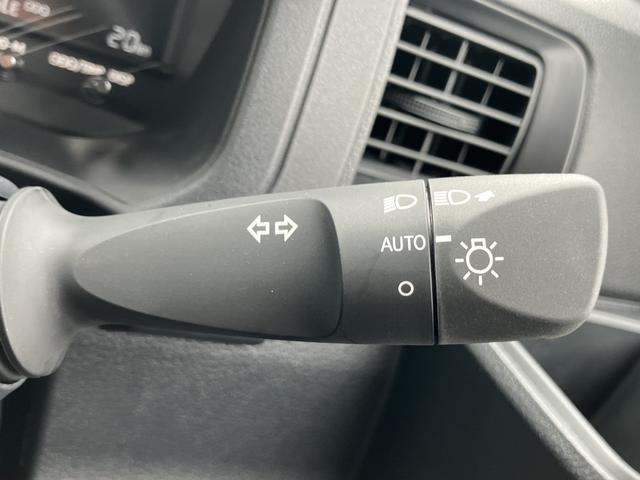 ハイゼットカーゴデラックス　コーナーセンサー　オーディオレス中古車保証・距離無制限、１年付き　オートライト　コーナーセンサー　ハロゲンヘッドライト　ラバーマット　キーレス　リアベンチシート　スモークガラス　オーディオレス　スライドドア（東京都）の中古車