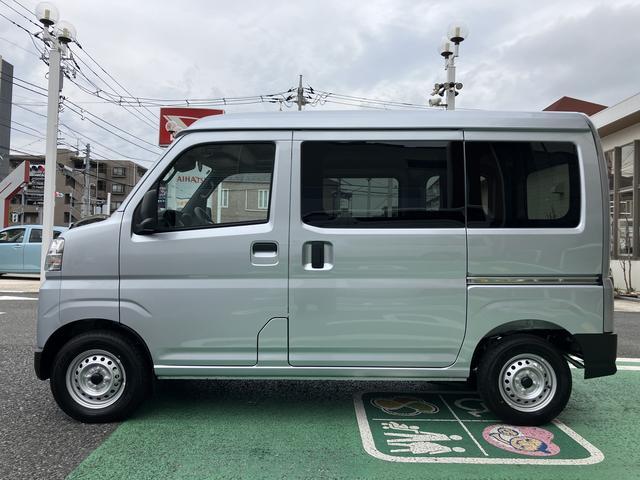 ハイゼットカーゴデラックス　コーナーセンサー　オーディオレス中古車保証・距離無制限、１年付き　オートライト　コーナーセンサー　ハロゲンヘッドライト　ラバーマット　キーレス　リアベンチシート　スモークガラス　オーディオレス　スライドドア（東京都）の中古車