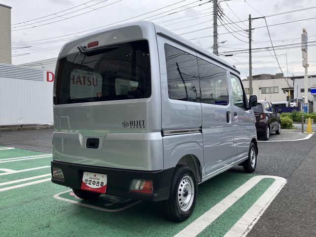 ハイゼットカーゴデラックス　コーナーセンサー　オーディオレス中古車保証・距離無制限、１年付き　オートライト　コーナーセンサー　ハロゲンヘッドライト　ラバーマット　キーレス　リアベンチシート　スモークガラス　オーディオレス　スライドドア（東京都）の中古車