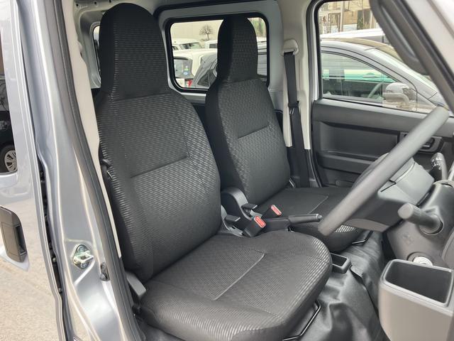 ハイゼットカーゴデラックス　コーナーセンサー　オーディオレス中古車保証・距離無制限、１年付き　オートライト　コーナーセンサー　ハロゲンヘッドライト　ラバーマット　キーレス　リアベンチシート　スモークガラス　オーディオレス　スライドドア（東京都）の中古車