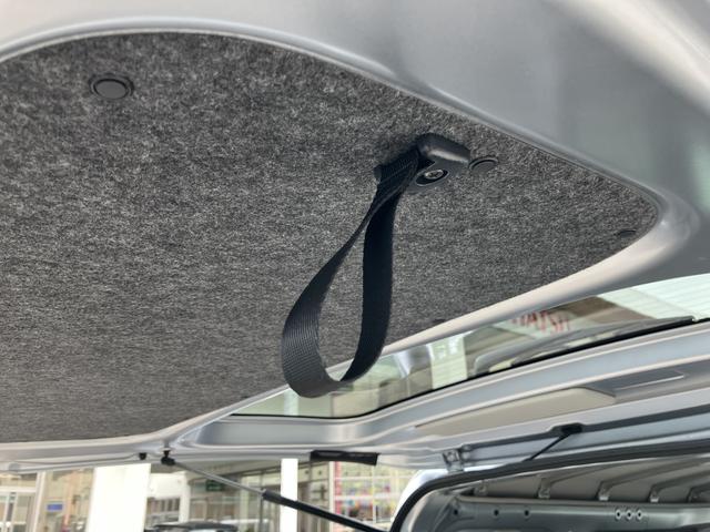 ハイゼットカーゴデラックス　コーナーセンサー　オーディオレス中古車保証・距離無制限、１年付き　オートライト　コーナーセンサー　ハロゲンヘッドライト　ラバーマット　キーレス　リアベンチシート　スモークガラス　オーディオレス　スライドドア（東京都）の中古車