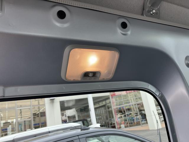 ハイゼットカーゴデラックス　コーナーセンサー　オーディオレス中古車保証・距離無制限、１年付き　オートライト　コーナーセンサー　ハロゲンヘッドライト　ラバーマット　キーレス　リアベンチシート　スモークガラス　オーディオレス　スライドドア（東京都）の中古車