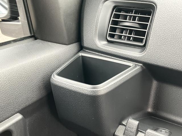 ハイゼットカーゴデラックス　コーナーセンサー　オーディオレス中古車保証・距離無制限、１年付き　オートライト　コーナーセンサー　ハロゲンヘッドライト　ラバーマット　キーレス　リアベンチシート　スモークガラス　オーディオレス　スライドドア（東京都）の中古車