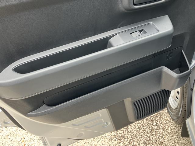 ハイゼットカーゴデラックス　コーナーセンサー　オーディオレス中古車保証・距離無制限、１年付き　オートライト　コーナーセンサー　ハロゲンヘッドライト　ラバーマット　キーレス　リアベンチシート　スモークガラス　オーディオレス　スライドドア（東京都）の中古車