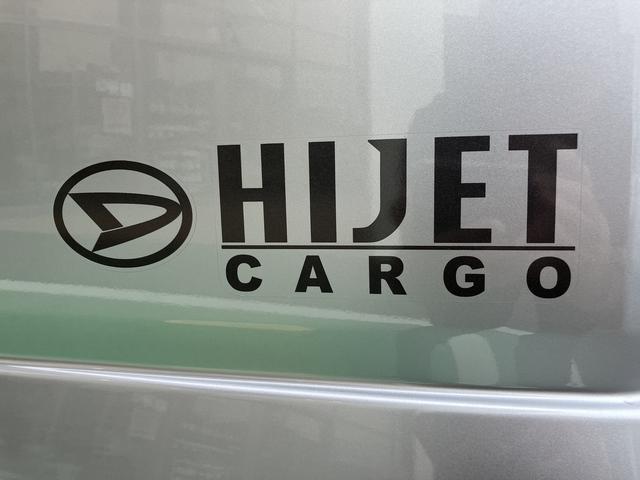 ハイゼットカーゴデラックス　コーナーセンサー　オーディオレス中古車保証・距離無制限、１年付き　オートライト　コーナーセンサー　ハロゲンヘッドライト　ラバーマット　キーレス　リアベンチシート　スモークガラス　オーディオレス　スライドドア（東京都）の中古車