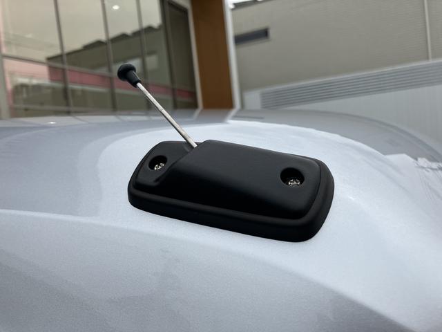 ハイゼットカーゴデラックス　コーナーセンサー　オーディオレス中古車保証・距離無制限、１年付き　オートライト　コーナーセンサー　ハロゲンヘッドライト　ラバーマット　キーレス　リアベンチシート　スモークガラス　オーディオレス　スライドドア（東京都）の中古車