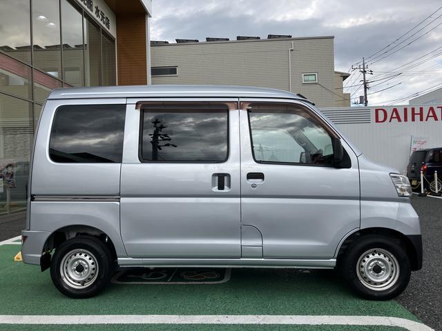 ハイゼットカーゴデラックスＳＡIII　キーレス　ハロゲンヘッドライト中古車保証・距離無制限、１年付き　ラバーマット　ロングバイザー　マニュアルエアコン　後席ベンチシート　純正ＡＭ／ＦＭラジオ　キーレス　ハロゲンヘッドライト　スモークガラス（東京都）の中古車