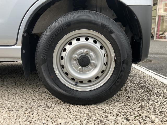 ハイゼットカーゴデラックスＳＡIII　キーレス　ハロゲンヘッドライト中古車保証・距離無制限、１年付き　ラバーマット　ロングバイザー　マニュアルエアコン　後席ベンチシート　純正ＡＭ／ＦＭラジオ　キーレス　ハロゲンヘッドライト　スモークガラス（東京都）の中古車