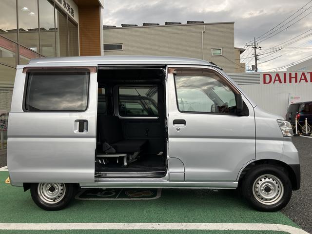 ハイゼットカーゴデラックスＳＡIII　キーレス　ハロゲンヘッドライト中古車保証・距離無制限、１年付き　ラバーマット　ロングバイザー　マニュアルエアコン　後席ベンチシート　純正ＡＭ／ＦＭラジオ　キーレス　ハロゲンヘッドライト　スモークガラス（東京都）の中古車