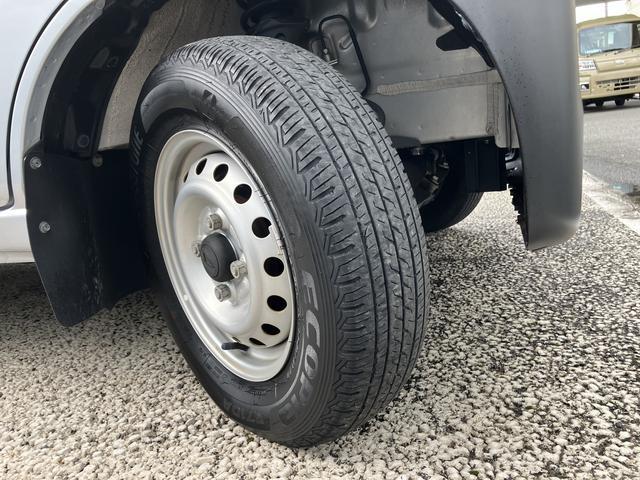 ハイゼットカーゴデラックスＳＡIII　キーレス　ハロゲンヘッドライト中古車保証・距離無制限、１年付き　ラバーマット　ロングバイザー　マニュアルエアコン　後席ベンチシート　純正ＡＭ／ＦＭラジオ　キーレス　ハロゲンヘッドライト　スモークガラス（東京都）の中古車
