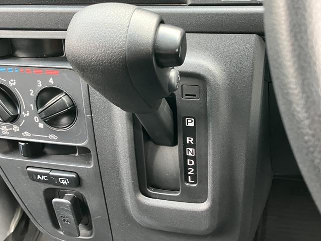 ハイゼットカーゴデラックスＳＡIII　キーレス　ハロゲンヘッドライト中古車保証・距離無制限、１年付き　ラバーマット　ロングバイザー　マニュアルエアコン　後席ベンチシート　純正ＡＭ／ＦＭラジオ　キーレス　ハロゲンヘッドライト　スモークガラス（東京都）の中古車