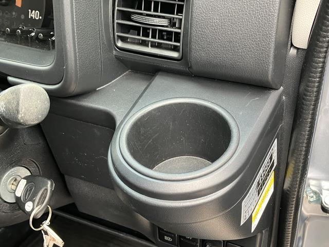 ハイゼットカーゴデラックスＳＡIII　キーレス　ハロゲンヘッドライト中古車保証・距離無制限、１年付き　ラバーマット　ロングバイザー　マニュアルエアコン　後席ベンチシート　純正ＡＭ／ＦＭラジオ　キーレス　ハロゲンヘッドライト　スモークガラス（東京都）の中古車