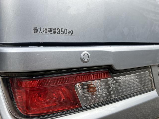 ハイゼットカーゴデラックスＳＡIII　キーレス　ハロゲンヘッドライト中古車保証・距離無制限、１年付き　ラバーマット　ロングバイザー　マニュアルエアコン　後席ベンチシート　純正ＡＭ／ＦＭラジオ　キーレス　ハロゲンヘッドライト　スモークガラス（東京都）の中古車