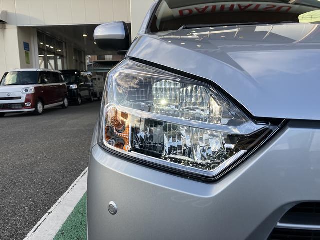 ミライースX SAIII LEDヘッドライト キーレス保証 新車保証・まごころ保証 1年間・走行距離無制限付き 純正CDチューナー バックカメラ LEDヘッドライト オートライト マニュアルエアコン スモークガラス スマートアシスト3 カーペットマット(東京都)の中古車