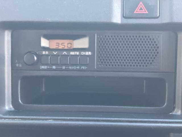 ハイゼットカーゴデラックス 純正ラジオ マニュアルエアコン保証 まごころ保証 1年間・走行距離無制限付き 純正AM/FMラジオ マニュアルエアコン ハロゲンヘッドライト パワーウィンドウ 後席ベンチシート ワイドバイザー ラバーマット(東京都)の中古車