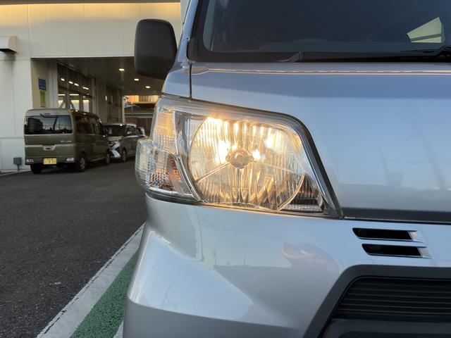 ハイゼットカーゴデラックス 純正ラジオ マニュアルエアコン保証 まごころ保証 1年間・走行距離無制限付き 純正AM/FMラジオ マニュアルエアコン ハロゲンヘッドライト パワーウィンドウ 後席ベンチシート ワイドバイザー ラバーマット(東京都)の中古車