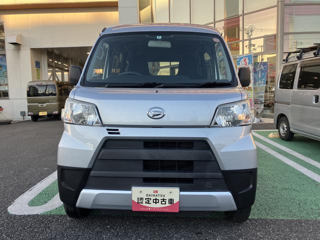 ハイゼットカーゴデラックス 純正ラジオ マニュアルエアコン保証 まごころ保証 1年間・走行距離無制限付き 純正AM/FMラジオ マニュアルエアコン ハロゲンヘッドライト パワーウィンドウ 後席ベンチシート ワイドバイザー ラバーマット(東京都)の中古車