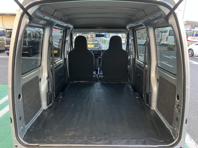 ハイゼットカーゴデラックス 純正ラジオ マニュアルエアコン保証 まごころ保証 1年間・走行距離無制限付き 純正AM/FMラジオ マニュアルエアコン ハロゲンヘッドライト パワーウィンドウ 後席ベンチシート ワイドバイザー ラバーマット(東京都)の中古車