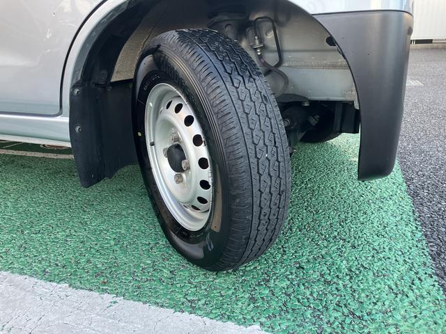 ハイゼットカーゴデラックス 純正ラジオ マニュアルエアコン保証 まごころ保証 1年間・走行距離無制限付き 純正AM/FMラジオ マニュアルエアコン ハロゲンヘッドライト パワーウィンドウ 後席ベンチシート ワイドバイザー ラバーマット(東京都)の中古車