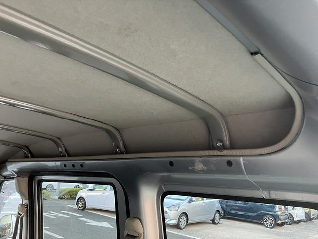 ハイゼットカーゴデラックス 純正ラジオ マニュアルエアコン保証 まごころ保証 1年間・走行距離無制限付き 純正AM/FMラジオ マニュアルエアコン ハロゲンヘッドライト パワーウィンドウ 後席ベンチシート ワイドバイザー ラバーマット(東京都)の中古車