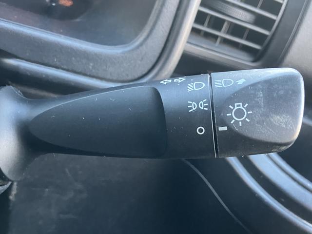 ハイゼットカーゴデラックス 純正ラジオ マニュアルエアコン保証 まごころ保証 1年間・走行距離無制限付き 純正AM/FMラジオ マニュアルエアコン ハロゲンヘッドライト パワーウィンドウ 後席ベンチシート ワイドバイザー ラバーマット(東京都)の中古車