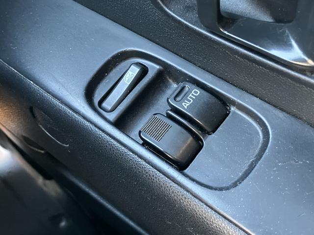 ハイゼットカーゴデラックス 純正ラジオ マニュアルエアコン保証 まごころ保証 1年間・走行距離無制限付き 純正AM/FMラジオ マニュアルエアコン ハロゲンヘッドライト パワーウィンドウ 後席ベンチシート ワイドバイザー ラバーマット(東京都)の中古車