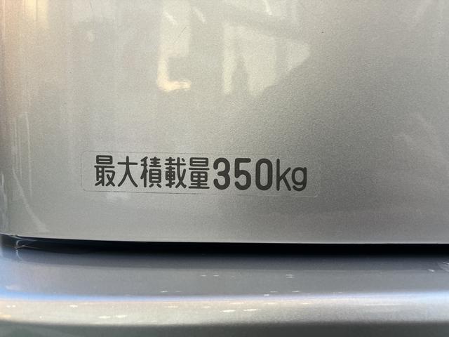 ハイゼットカーゴデラックス 純正ラジオ マニュアルエアコン保証 まごころ保証 1年間・走行距離無制限付き 純正AM/FMラジオ マニュアルエアコン ハロゲンヘッドライト パワーウィンドウ 後席ベンチシート ワイドバイザー ラバーマット(東京都)の中古車