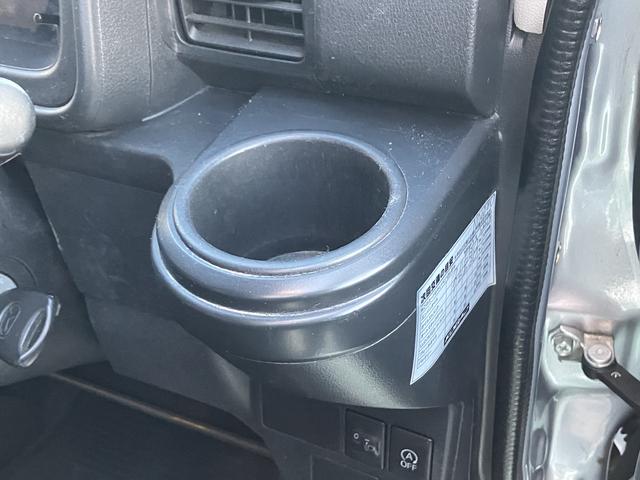 ハイゼットカーゴデラックス 純正ラジオ マニュアルエアコン保証 まごころ保証 1年間・走行距離無制限付き 純正AM/FMラジオ マニュアルエアコン ハロゲンヘッドライト パワーウィンドウ 後席ベンチシート ワイドバイザー ラバーマット(東京都)の中古車