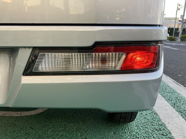 ハイゼットカーゴデラックス 純正ラジオ マニュアルエアコン保証 まごころ保証 1年間・走行距離無制限付き 純正AM/FMラジオ マニュアルエアコン ハロゲンヘッドライト パワーウィンドウ 後席ベンチシート ワイドバイザー ラバーマット(東京都)の中古車