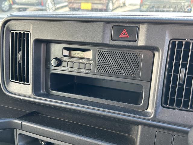 ハイゼットカーゴデラックス SAIII LEDヘッドライト キーレス保証 まごころ保証 1年間・走行距離無制限付き 純正AM/FMラジオ ラバーマット ロングバイザー LEDヘッドライト リアコーナーセンサー マニュアルエアコン パワーウィンドウ(東京都)の中古車