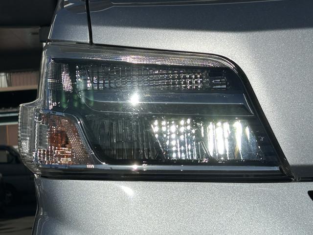 ハイゼットカーゴデラックス SAIII LEDヘッドライト キーレス保証 まごころ保証 1年間・走行距離無制限付き 純正AM/FMラジオ ラバーマット ロングバイザー LEDヘッドライト リアコーナーセンサー マニュアルエアコン パワーウィンドウ(東京都)の中古車