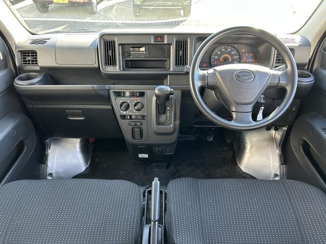 ハイゼットカーゴデラックス SAIII LEDヘッドライト キーレス保証 まごころ保証 1年間・走行距離無制限付き 純正AM/FMラジオ ラバーマット ロングバイザー LEDヘッドライト リアコーナーセンサー マニュアルエアコン パワーウィンドウ(東京都)の中古車