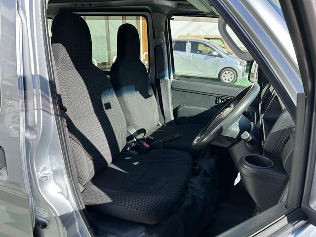 ハイゼットカーゴデラックス SAIII LEDヘッドライト キーレス保証 まごころ保証 1年間・走行距離無制限付き 純正AM/FMラジオ ラバーマット ロングバイザー LEDヘッドライト リアコーナーセンサー マニュアルエアコン パワーウィンドウ(東京都)の中古車