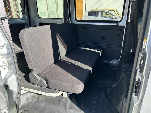 ハイゼットカーゴデラックス SAIII LEDヘッドライト キーレス保証 まごころ保証 1年間・走行距離無制限付き 純正AM/FMラジオ ラバーマット ロングバイザー LEDヘッドライト リアコーナーセンサー マニュアルエアコン パワーウィンドウ(東京都)の中古車