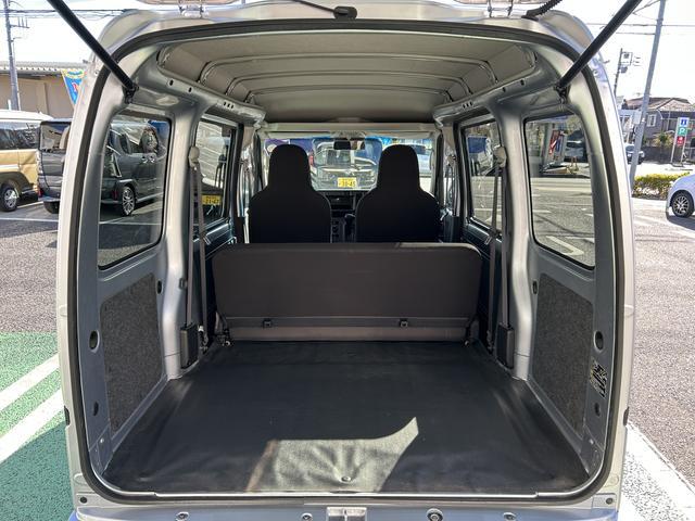 ハイゼットカーゴデラックス SAIII LEDヘッドライト キーレス保証 まごころ保証 1年間・走行距離無制限付き 純正AM/FMラジオ ラバーマット ロングバイザー LEDヘッドライト リアコーナーセンサー マニュアルエアコン パワーウィンドウ(東京都)の中古車