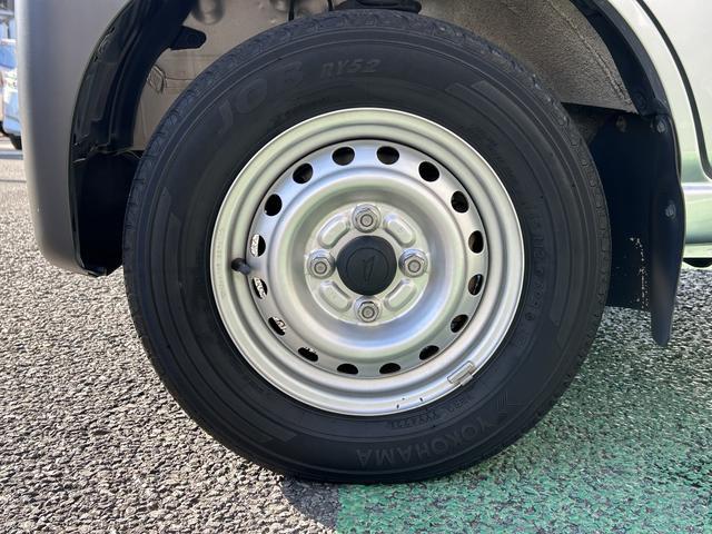 ハイゼットカーゴデラックス SAIII LEDヘッドライト キーレス保証 まごころ保証 1年間・走行距離無制限付き 純正AM/FMラジオ ラバーマット ロングバイザー LEDヘッドライト リアコーナーセンサー マニュアルエアコン パワーウィンドウ(東京都)の中古車