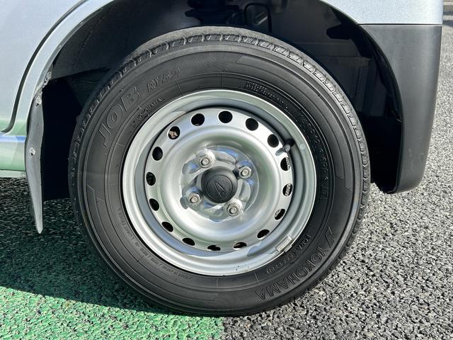 ハイゼットカーゴデラックス SAIII LEDヘッドライト キーレス保証 まごころ保証 1年間・走行距離無制限付き 純正AM/FMラジオ ラバーマット ロングバイザー LEDヘッドライト リアコーナーセンサー マニュアルエアコン パワーウィンドウ(東京都)の中古車