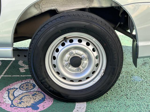 ハイゼットカーゴデラックス SAIII LEDヘッドライト キーレス保証 まごころ保証 1年間・走行距離無制限付き 純正AM/FMラジオ ラバーマット ロングバイザー LEDヘッドライト リアコーナーセンサー マニュアルエアコン パワーウィンドウ(東京都)の中古車