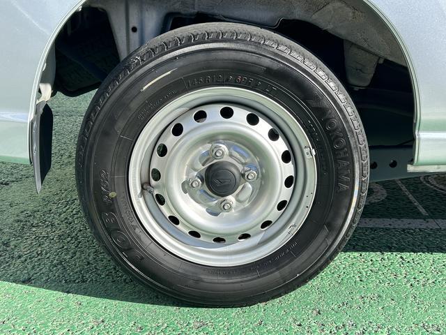 ハイゼットカーゴデラックス SAIII LEDヘッドライト キーレス保証 まごころ保証 1年間・走行距離無制限付き 純正AM/FMラジオ ラバーマット ロングバイザー LEDヘッドライト リアコーナーセンサー マニュアルエアコン パワーウィンドウ(東京都)の中古車